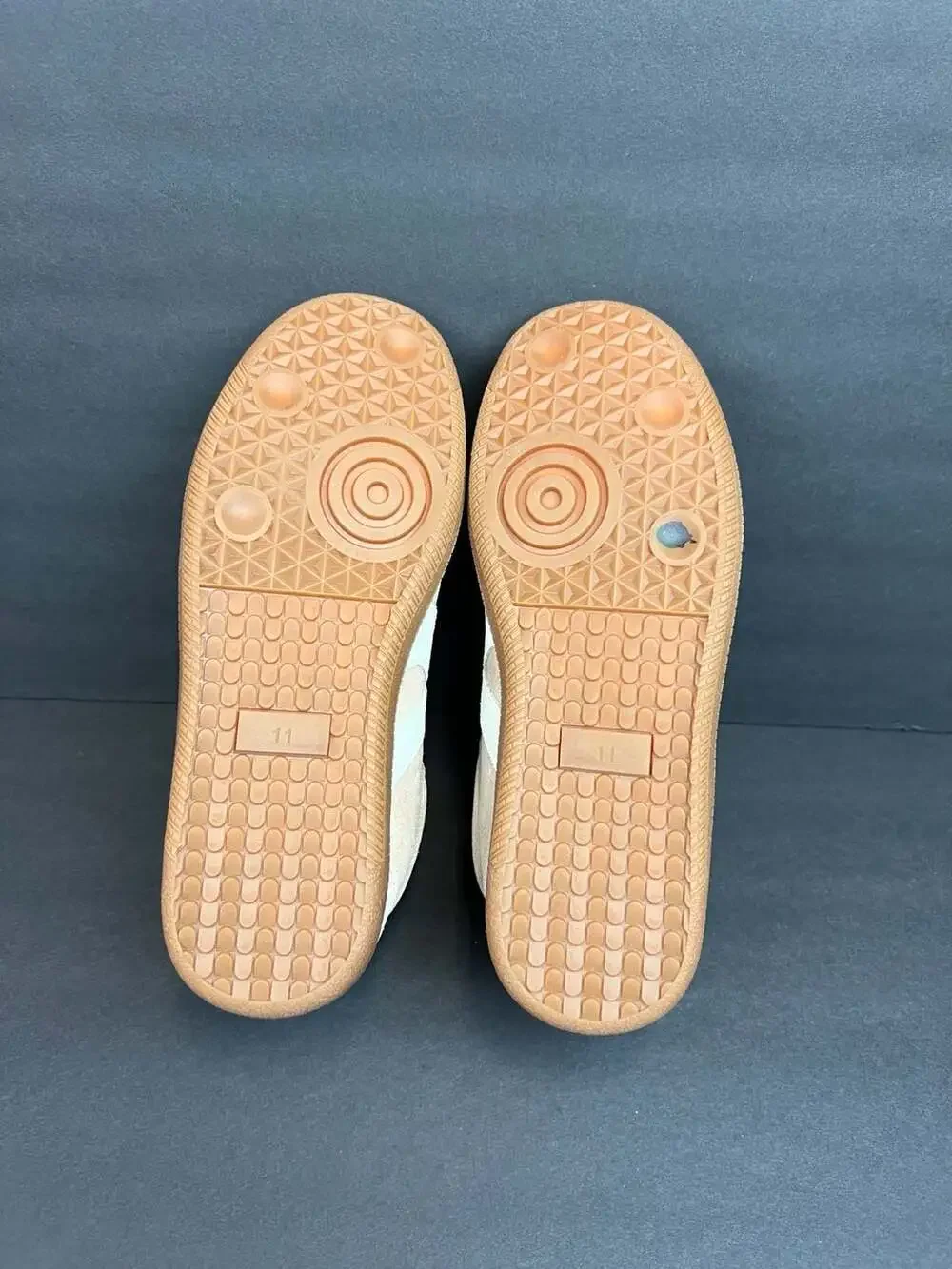 Anna Luisa Milano Suede Gum Sole Low-Top Sneakers Women’s US Size 11